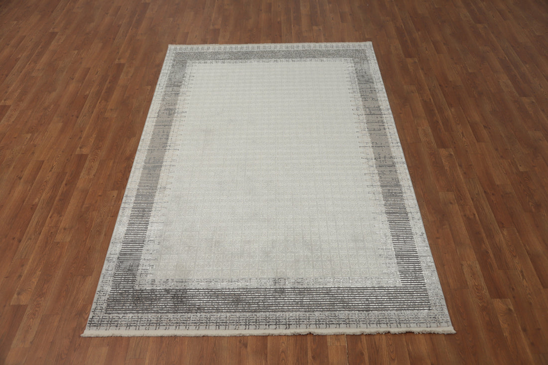 Elegant Neutral Toned Area Rug 5x8 with Subtle Border Design