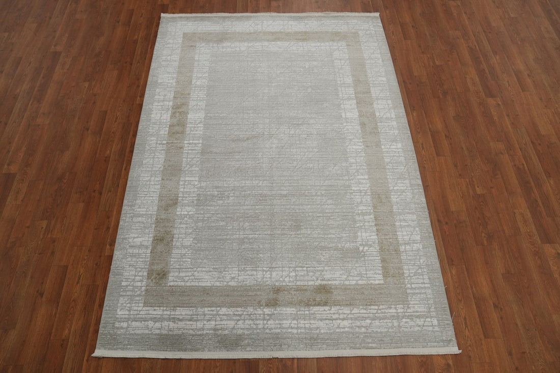Contemporary Grey Rug Featuring Timeless Border Accent 5x7
