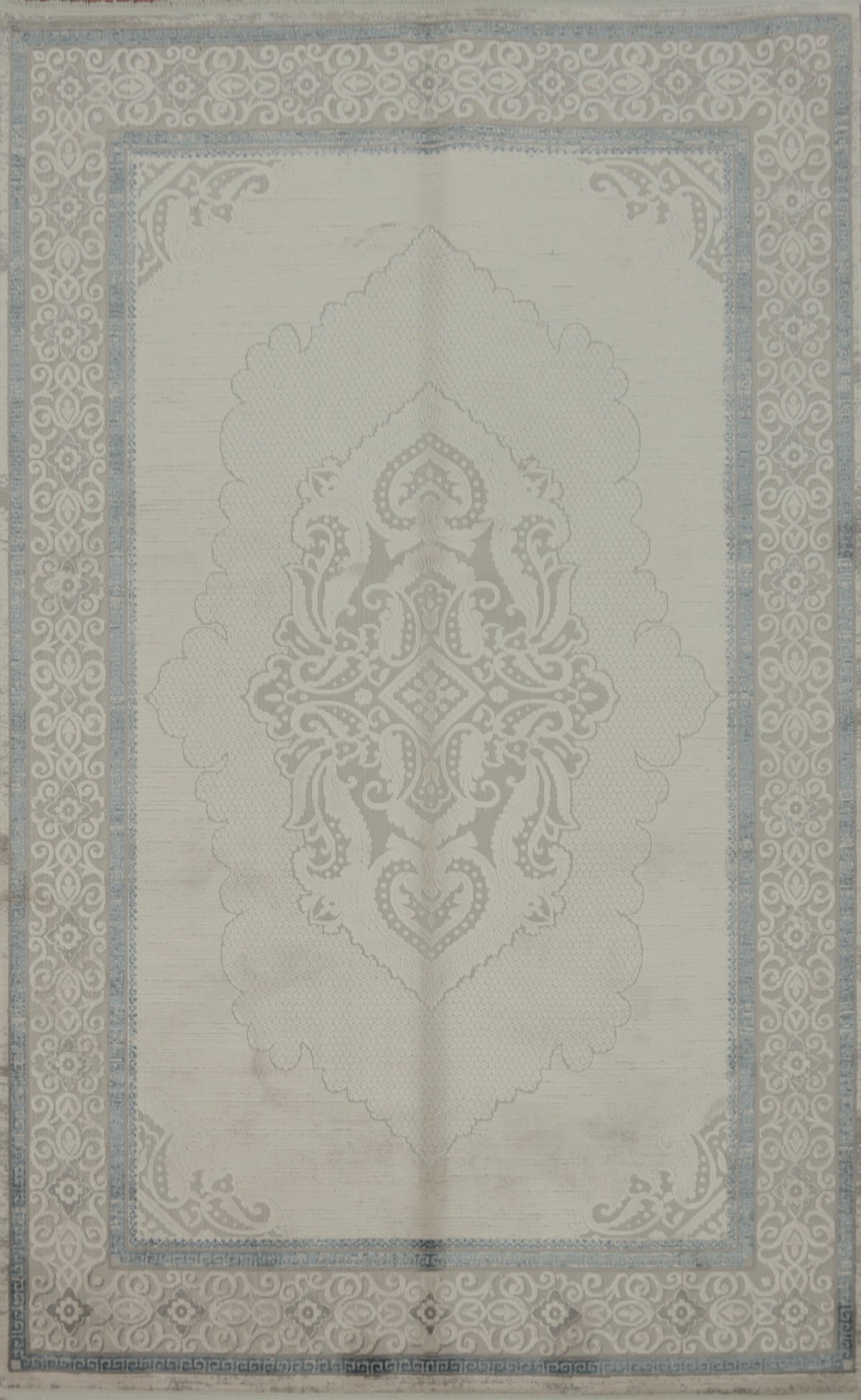Sophisticated Rug Featuring Traditional Design Elements