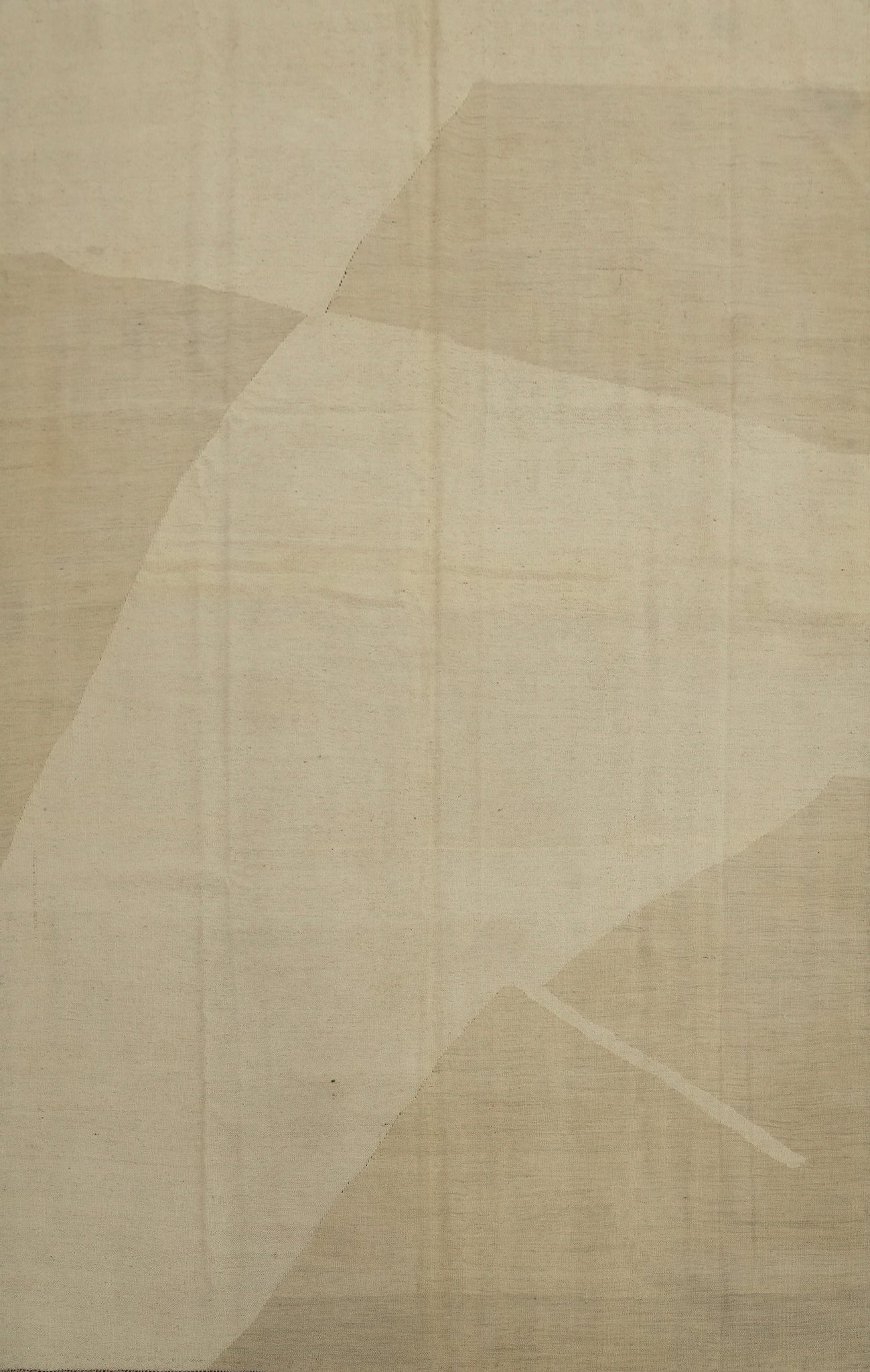 Elegant Minimalist Rug with Subtle Geometric Pattern 7x10
