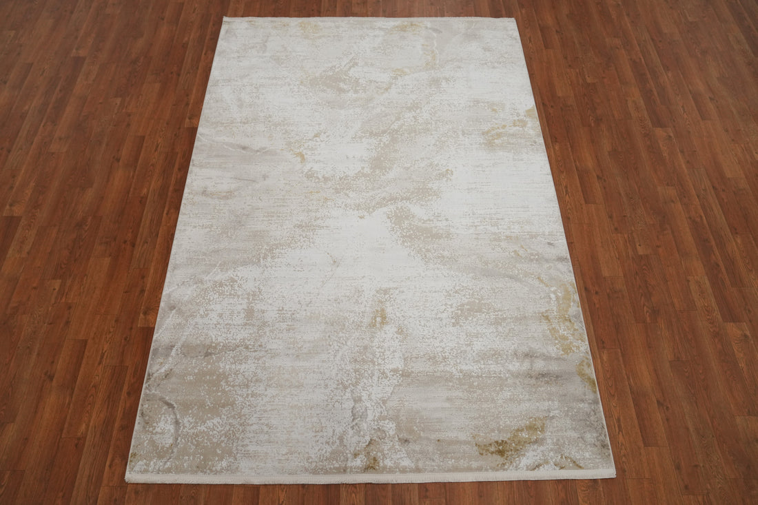 Modern Sand-Toned Rug 5x7 Enhancing Contemporary Interiors