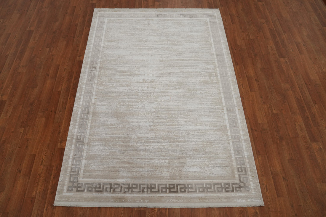 Sophisticated Neutral Rug 5x7 with Intricate Detailed Edging