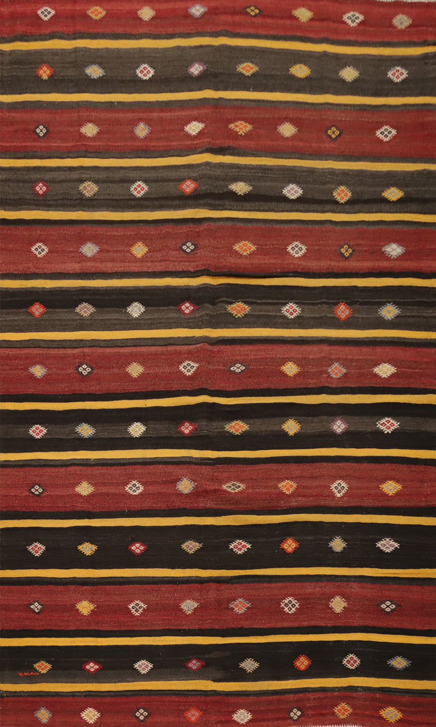 Handcrafted Kilim Area Rug 6x10 Featuring Striking Geometric Designs